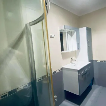 Cozy With 2 Bedroom In A Location