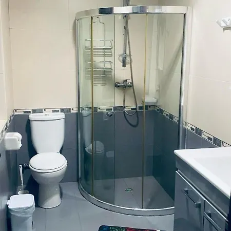 Cozy With 2 Bedroom In A Location *