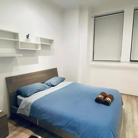 Cozy With 2 Bedroom In A Location *