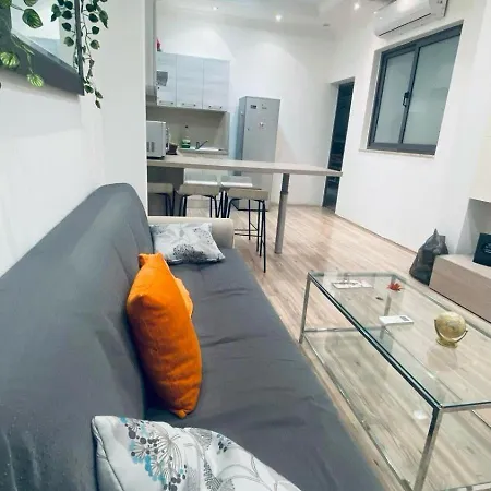 Apartment Cozy With 2 Bedroom In A Location *